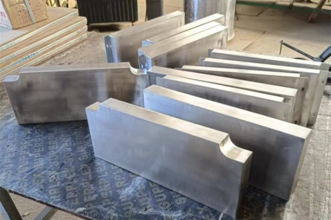 德州不锈钢包铅件